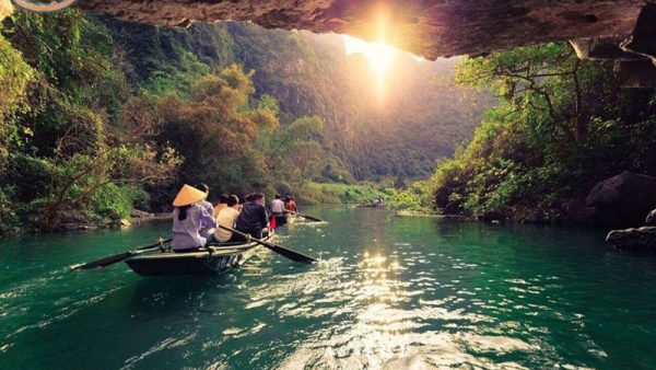 Trang An Boat Trip- Tour in Hanoi Ninh Binh Halong Bay with Smile Travel, Best Tour Hanoi Ninh Binh Halong Bay