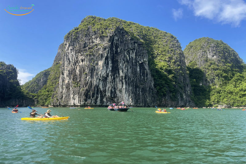 Rowing boat Cozy Bay Cruise-Halong Luxury Day Cruise, Du Thuyền Cozy Bay Premium Cruise Halong Bay.