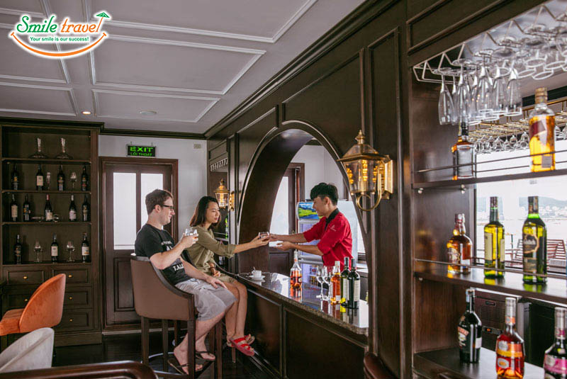 Bar-Athena-luxury-Cruise Halong Bay