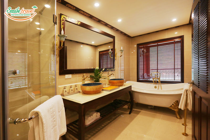Bath-Suite-room-Indochine-Cruise 5*-Halongbay-Vietnamhalongbay.com