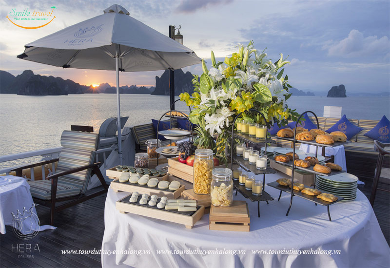 Sunset Party- Hera Grand Luxury Cruises Halong 5*