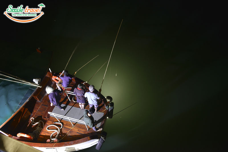 Night-squid-fishing-Athena-luxury-Cruise Halong bay