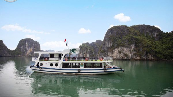 La Muse Cruise Bai Tu Long, Day cruise in Bai Tu Long Bay