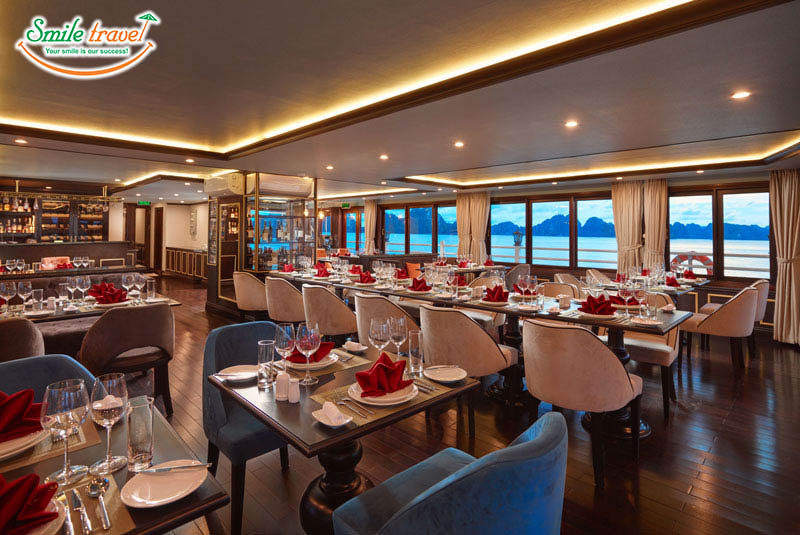 Restaurant-Athena-luxury-Cruise Halong bay