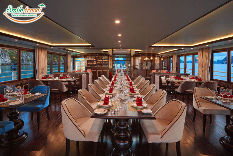 Restaurant-Athena-luxury-Cruise Halong bay