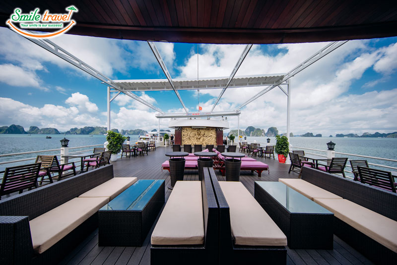 Sundeck-Athena-luxury-Cruise Halong bay
