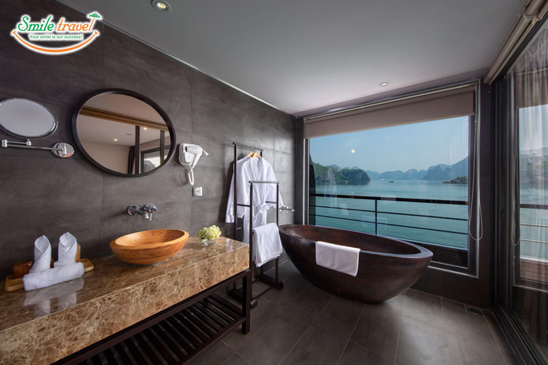 goldenbath bathroom- Scarlet Pearl Cruise 5* Halongbay-Vietnamhalongbay.com
