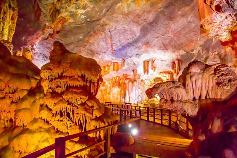 Dau Go Cave( Wooden Head Cave)