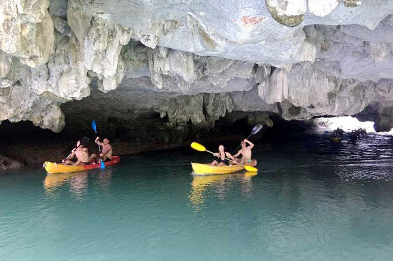 Kayak-Lan Ha Bay 1 Day from Cat Ba Island