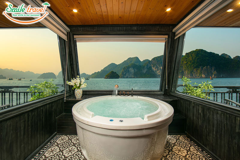 Bathroom-Grand-Suite-La-Regina-Grand-Smiletravel-Halongbay