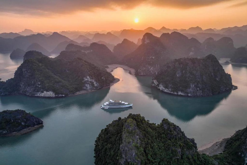 Overview- Elite of the seas Cruise luxury Halong Bay- Smile Travel