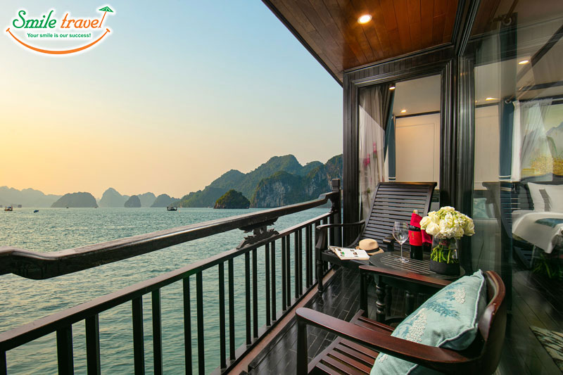 Junior-Suite-balcony-La-Regina-Grand-Smiletravel-Halongbay