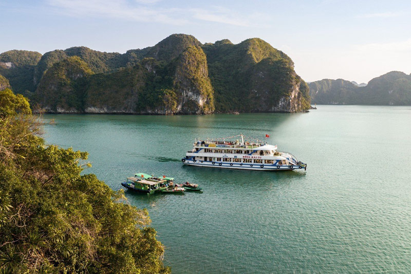 Overview-1 Day Halong bay cruise 5* with 6 hours- Luxury tour