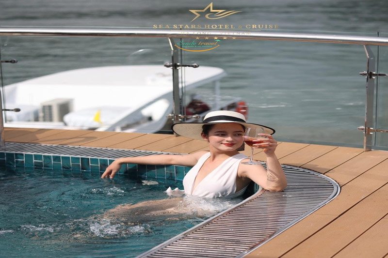 Pool- Sea stars cruise halong bay 6 star-Smile Travel