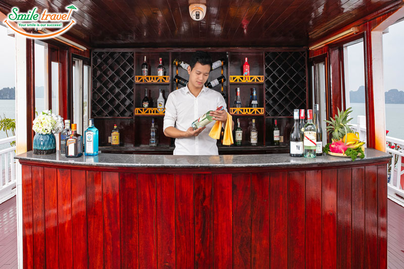 Sundeck Bar La Regina Classic Smiletravel Halongbay
