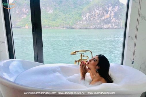 Bathtub- Ambassador Cruise Halong Bay 5*-Smile Travel