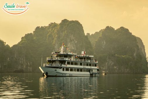 Overview Swan Cruise Smiletravel Halong Bay