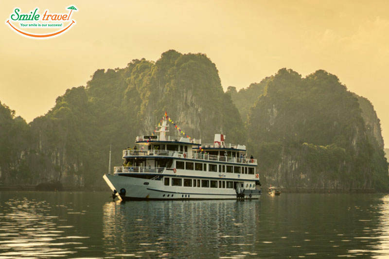 Overview Swan Cruise Smiletravel Halong Bay