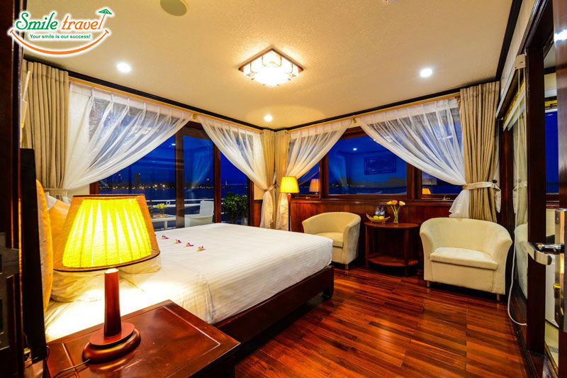 Suite balcony Swan Cruise Smiletravel Halong Bay
