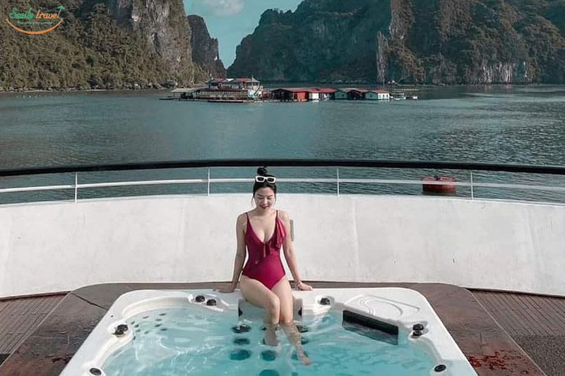 Pool- Ambassador Cruise Halong Bay 5*-Smile Travel