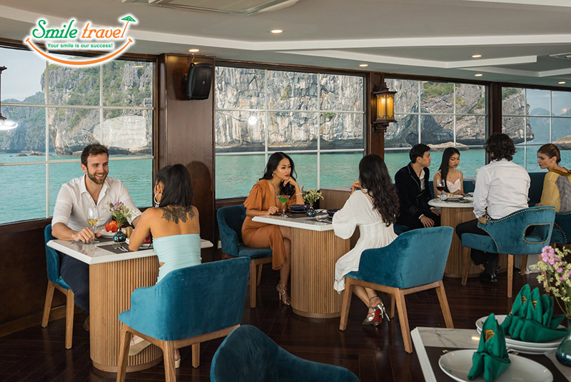 Restaurant Halong Catamaran Cruise Smiletravel