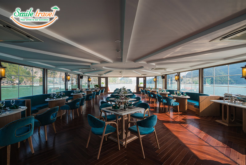 Restaurant Halong Catamaran Cruise Smiletravel
