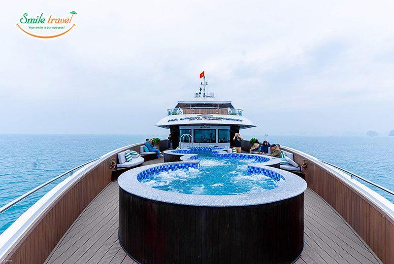 Jacuzzi Halong Symphony Cruise Smiletravel