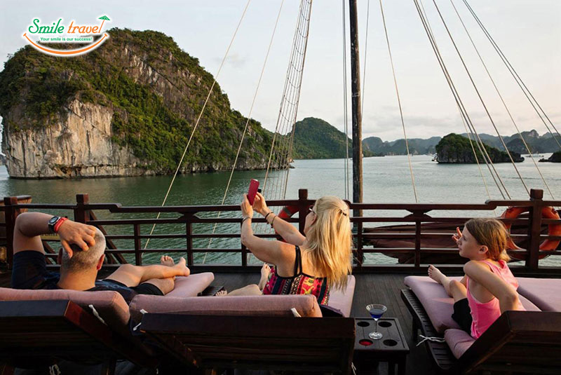 Sundeck Halong Mila Cruises Smiletravel