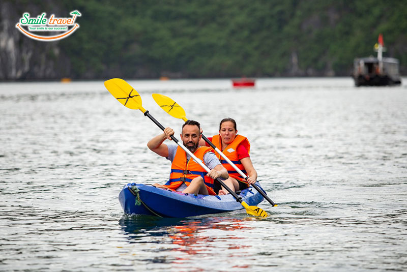 Kayaking Le Jounrney cruise Smiletravel