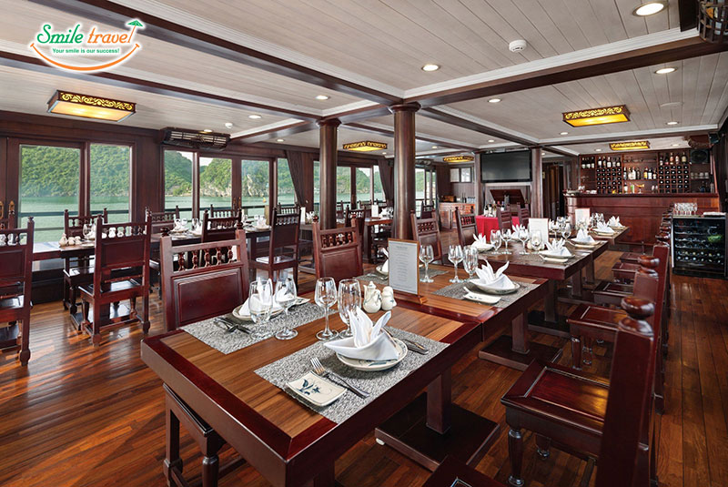 Restaurant Le Jounrney cruise Smiletravel