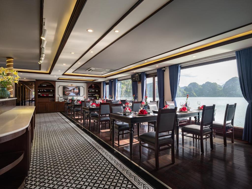 Restaurant - M'Gloria cruise