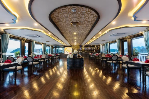 The Bar and Restaurant on La Regina Grand Cruise