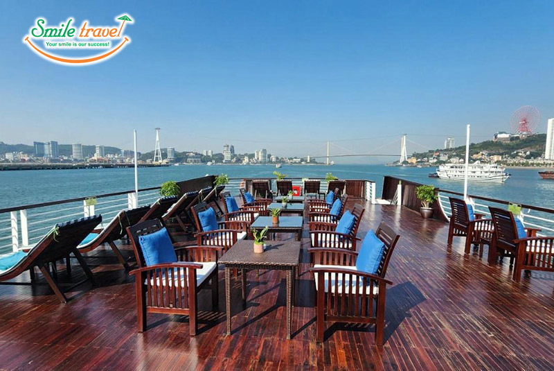 Sundeck Lily Cruise Smiletravel