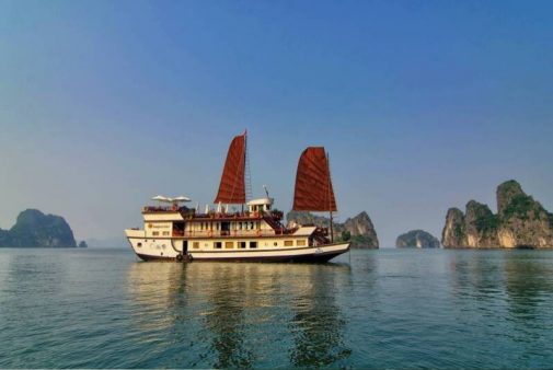 Review Traditional Wooden Cruise - Dragon Pearl Cruise Vietnam