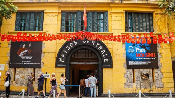Hoa Lo Prison hanoi vietnam