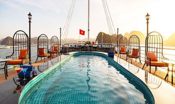 swimming pool aurora cruise